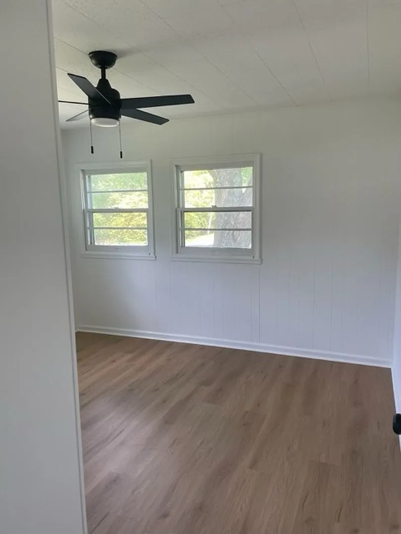 Completely Renovated 2 Bedroom in Westover Hills — Photo 2