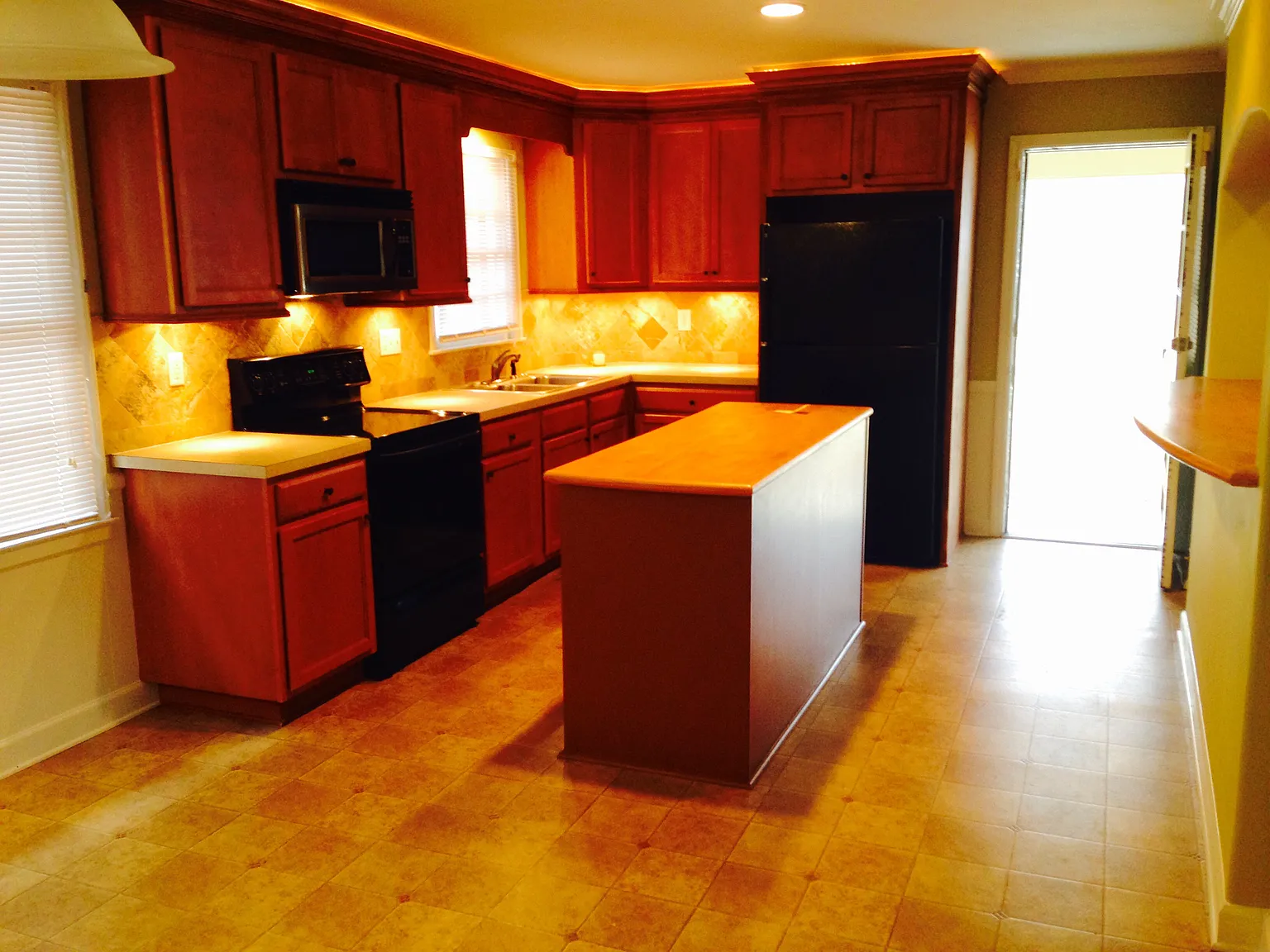 3 bed, 1200 sqft, $1,840 — Photo 4