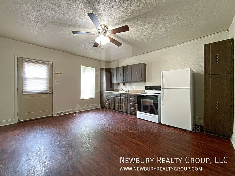 37 Hickory St — Photo 3