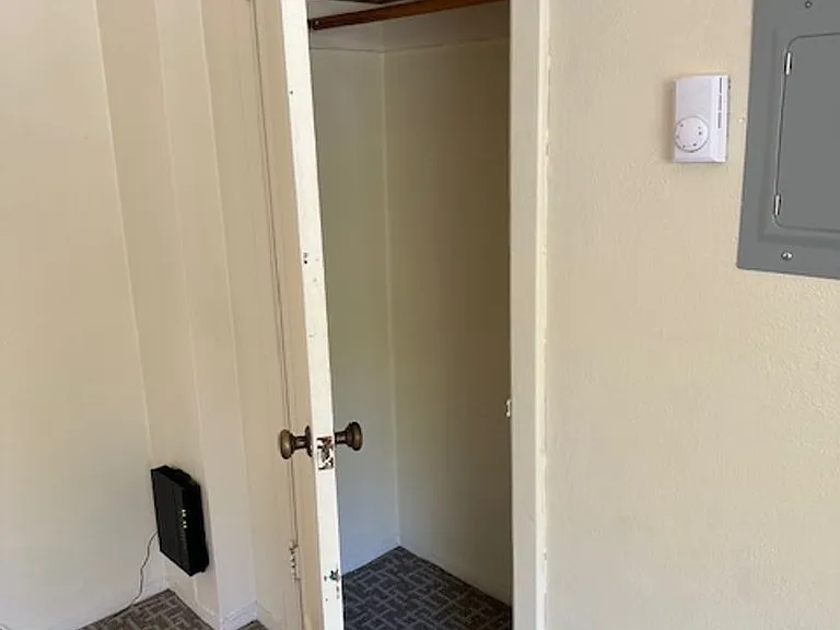 Eugene Manor Apartments — Photo 14