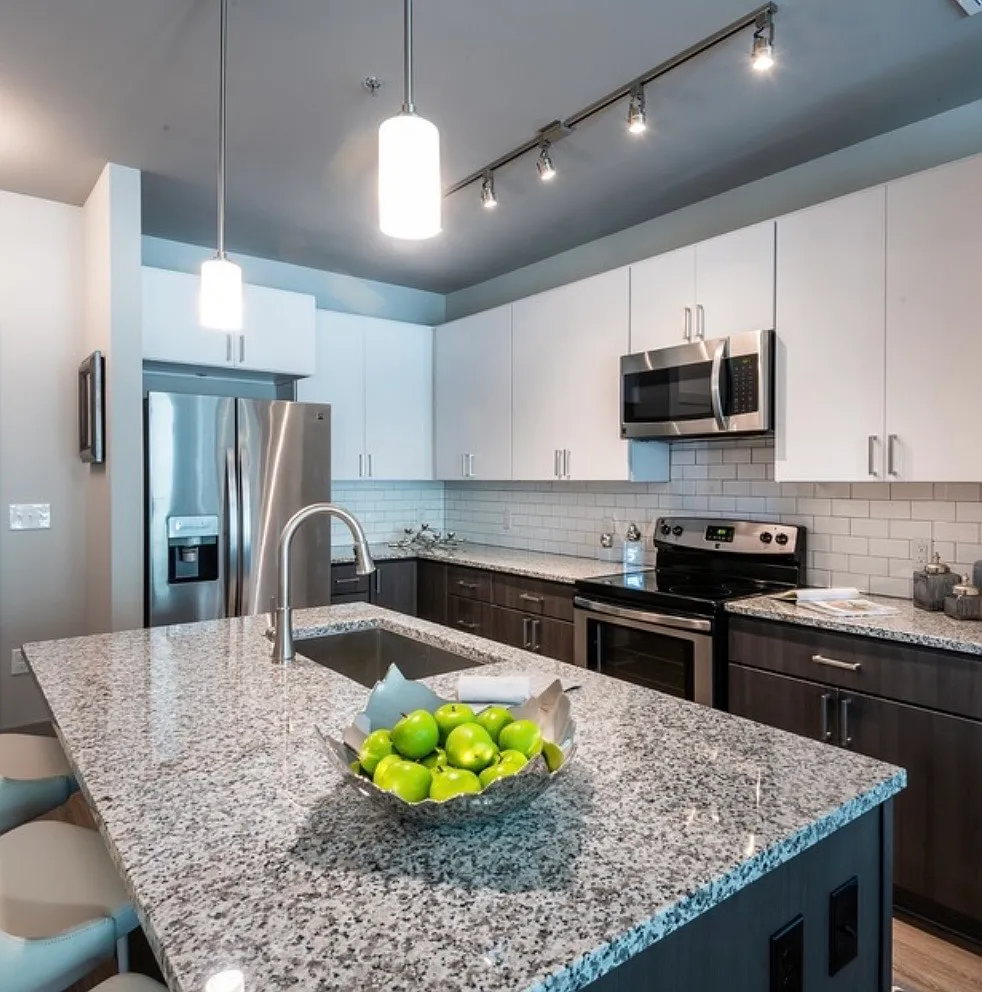 1 bed, 800 sqft, $1,623 — Photo 1