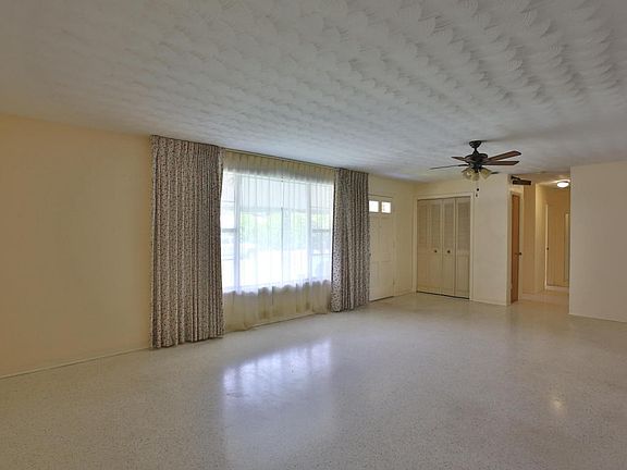 5th image of 11 Azalea Dr #1