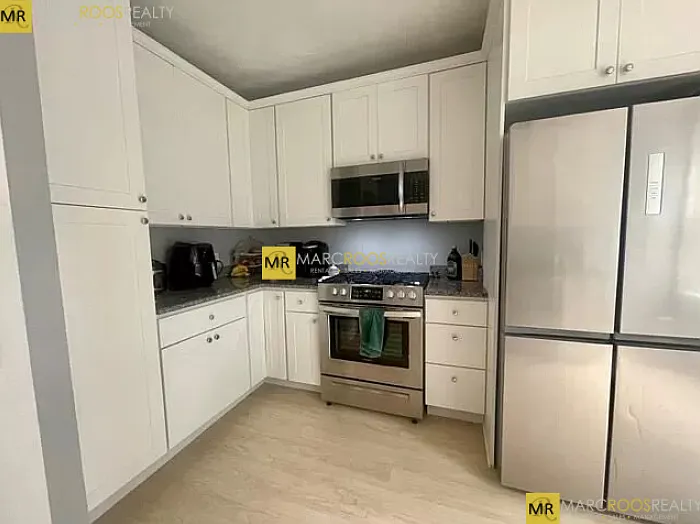 819 E 2nd St #3 — Photo 2