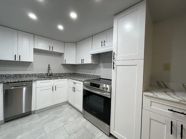 4906 Victoria Dr #103 — Photo 7