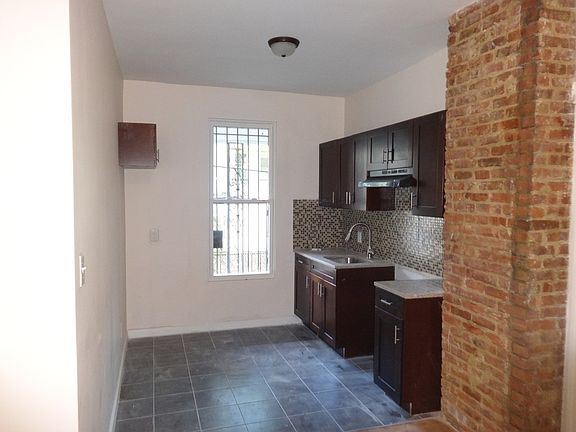 3rd image of 1340 Teller Ave