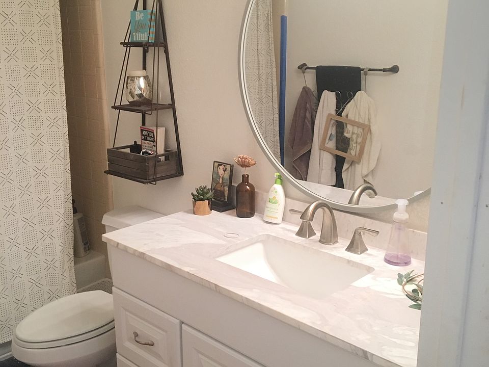 2nd image of 484 Valerie Dr