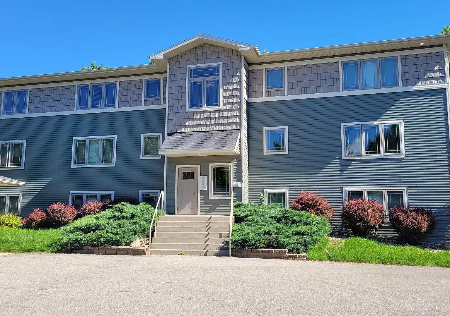 1 bed, 716 sqft, $1,050 — Photo 2