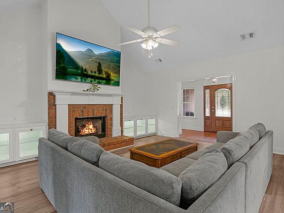 4th image of 296 Magnolia Rd