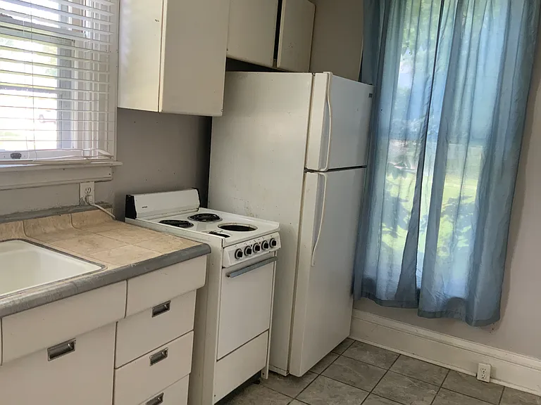 1049 N C St #1 — Photo 6