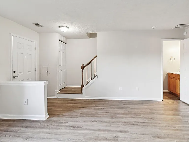 4206 Drake Ct — Photo 4