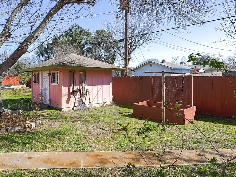 2622 W Summit Ave — Photo 31