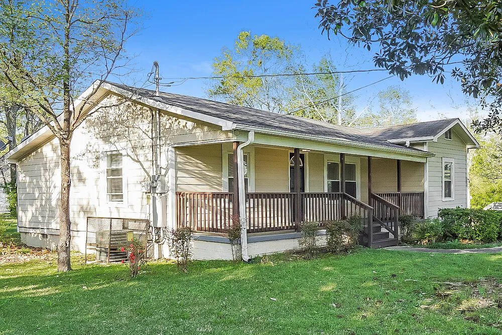 4 bed, 1.0 bath, 1230 sqft, $1,385 — Photo 3