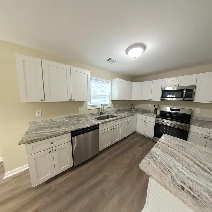 4 bed, 2.5 bath, 1958 sqft, $2,500 — Photo 4