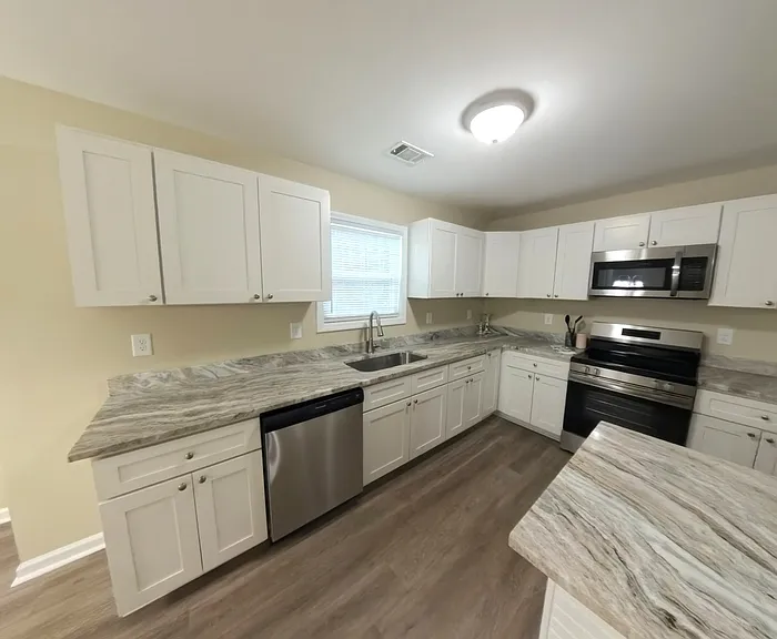 182 N Burson Ave — Photo 4