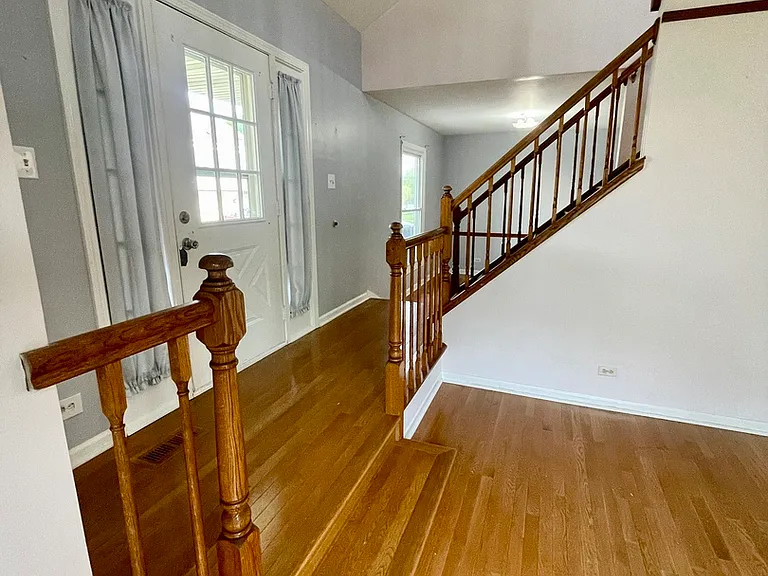 2760 College Hill Cir — Photo 3
