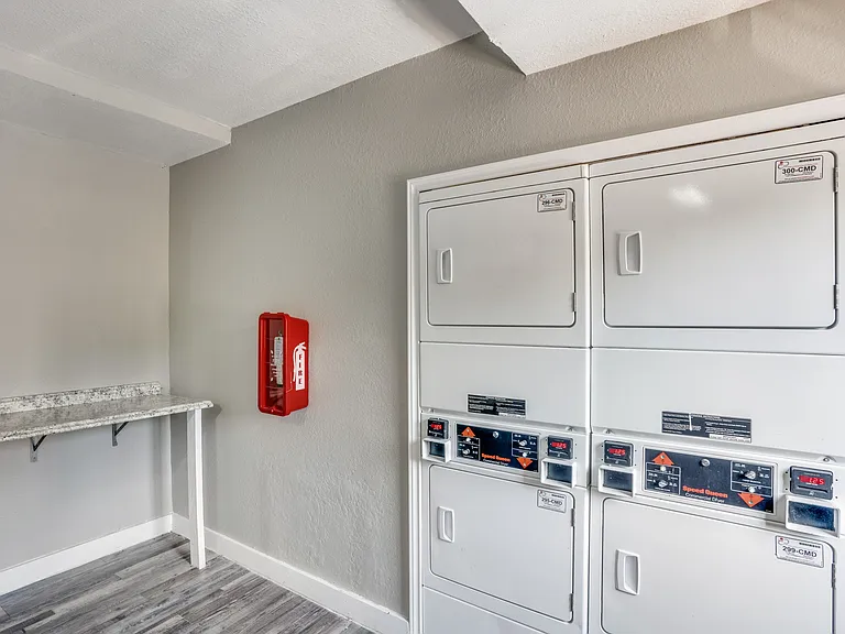3706 W 8th St — Photo 17