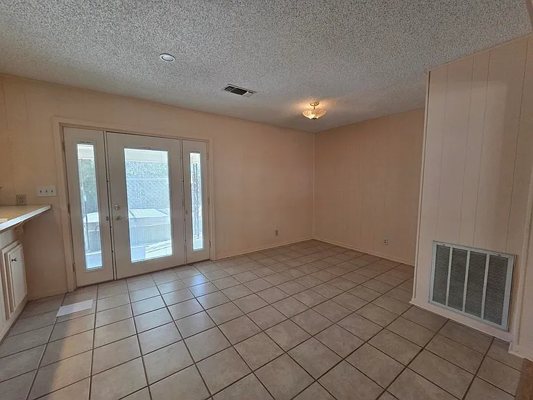 607 S Columbus St — Photo 5
