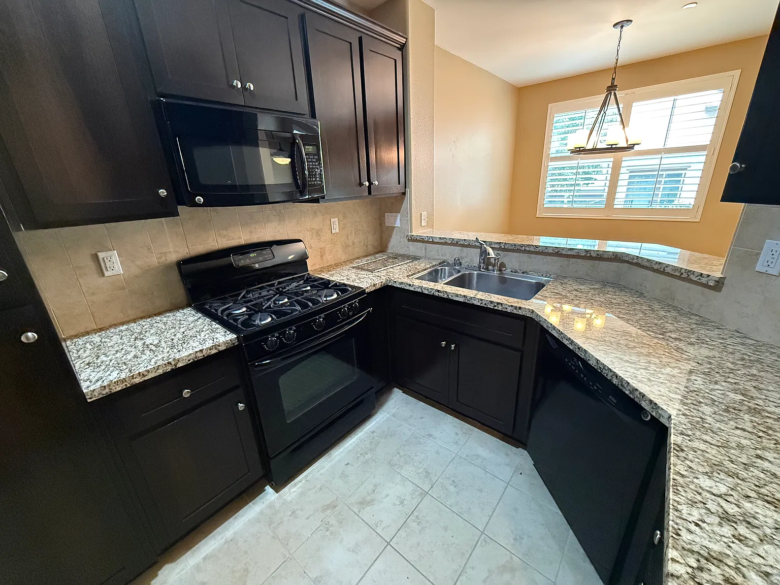 2 bed, 1043 sqft, $3,500 — Photo 3
