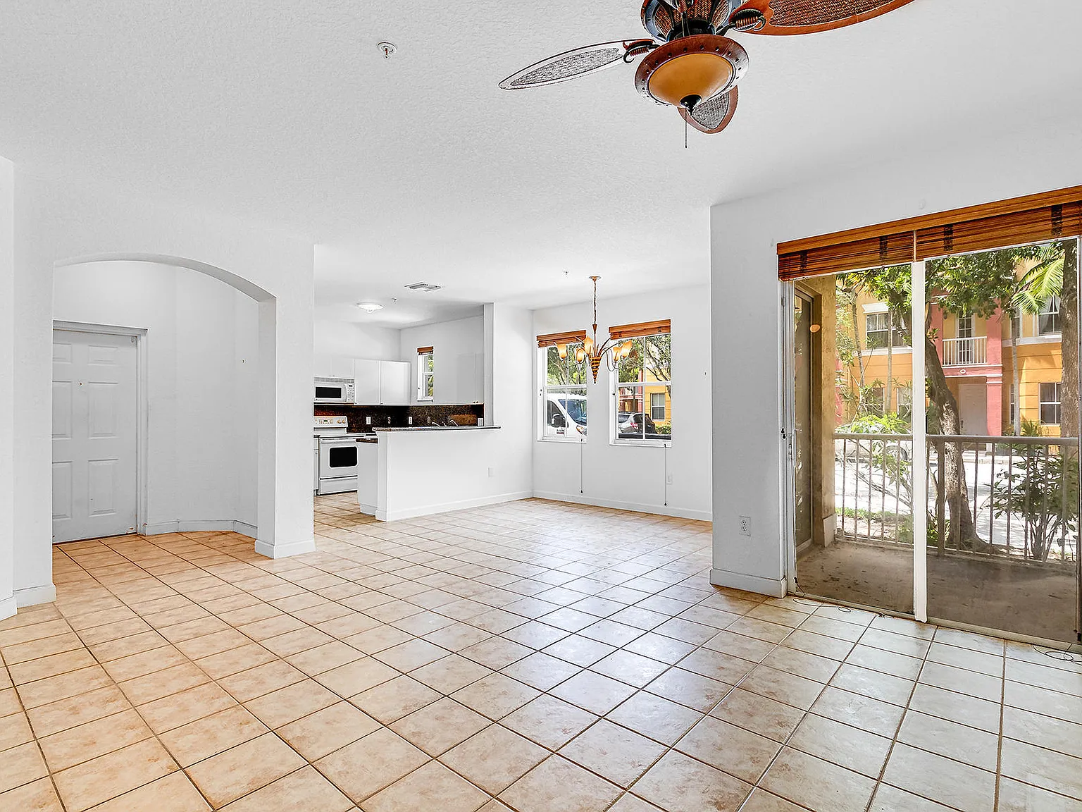 3 bed, 2.0 bath, 1457 sqft, $2,600 — Photo 3