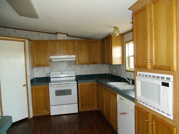4th image of 205 Broward Ave