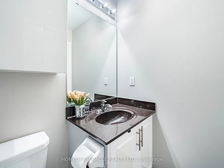 18 Harding Blvd #121 — Photo 28