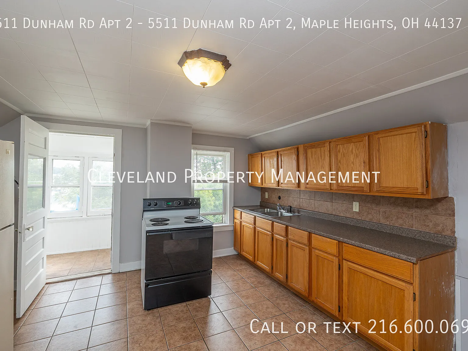 Cozy 2 Bedroom unit in Maple Heights — Photo 2