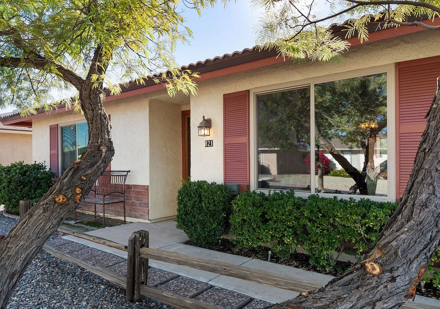 Discover comfortable living in this 2bedroom 1.5 bath home in Leisure World a 45+ Active Adult Re... — Photo 4