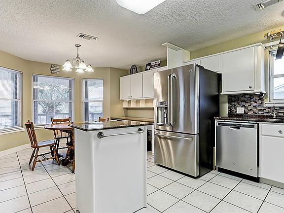 5th image of 600 Warsaw St