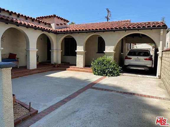 3rd image of 805 Palm Dr