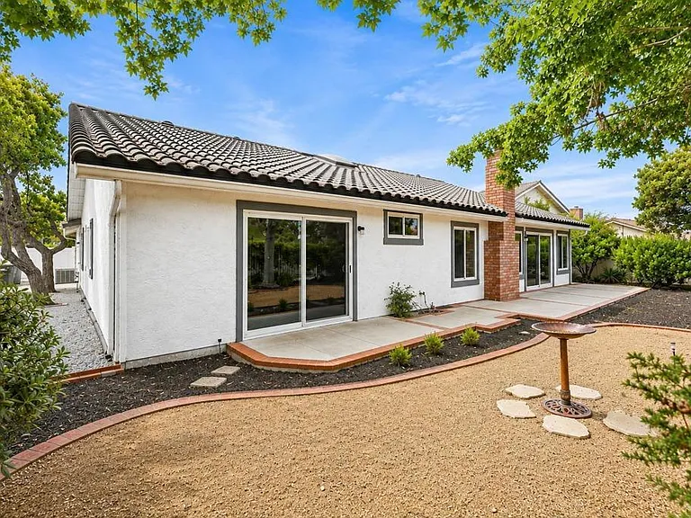 726 Santa Rufina Dr — Photo 3