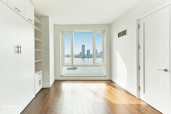 Rented by Sotheby's International Realty | media 19