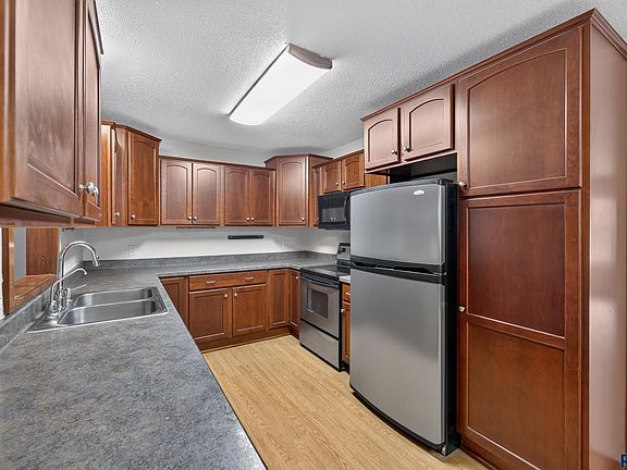 5th image of 805 S Rohl Dr