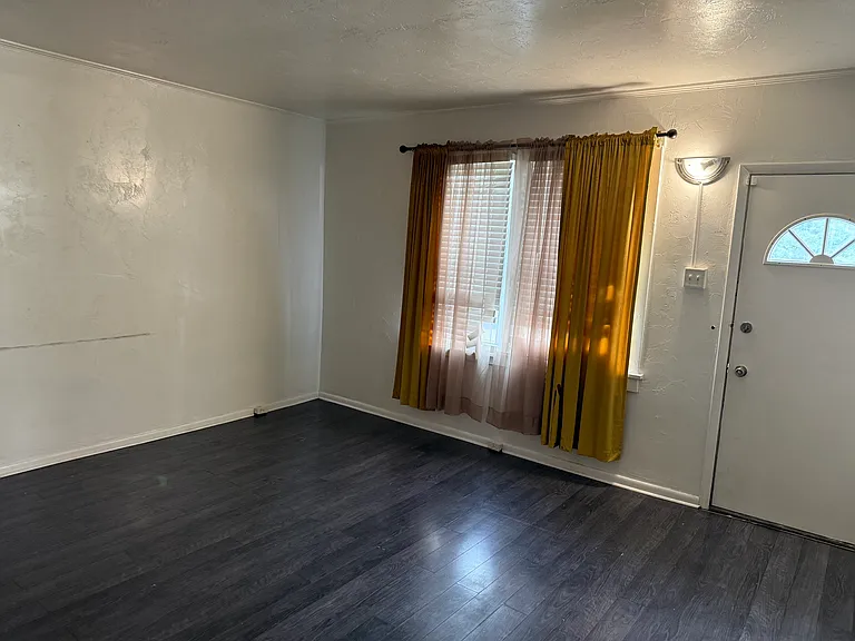 1016 Airbrake Ave — Photo 2