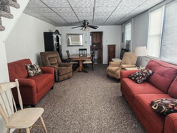 4th image of 568 N Trenton Ave