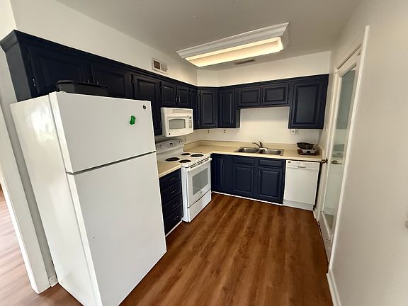 4th image of 1533 Baychester Ave
