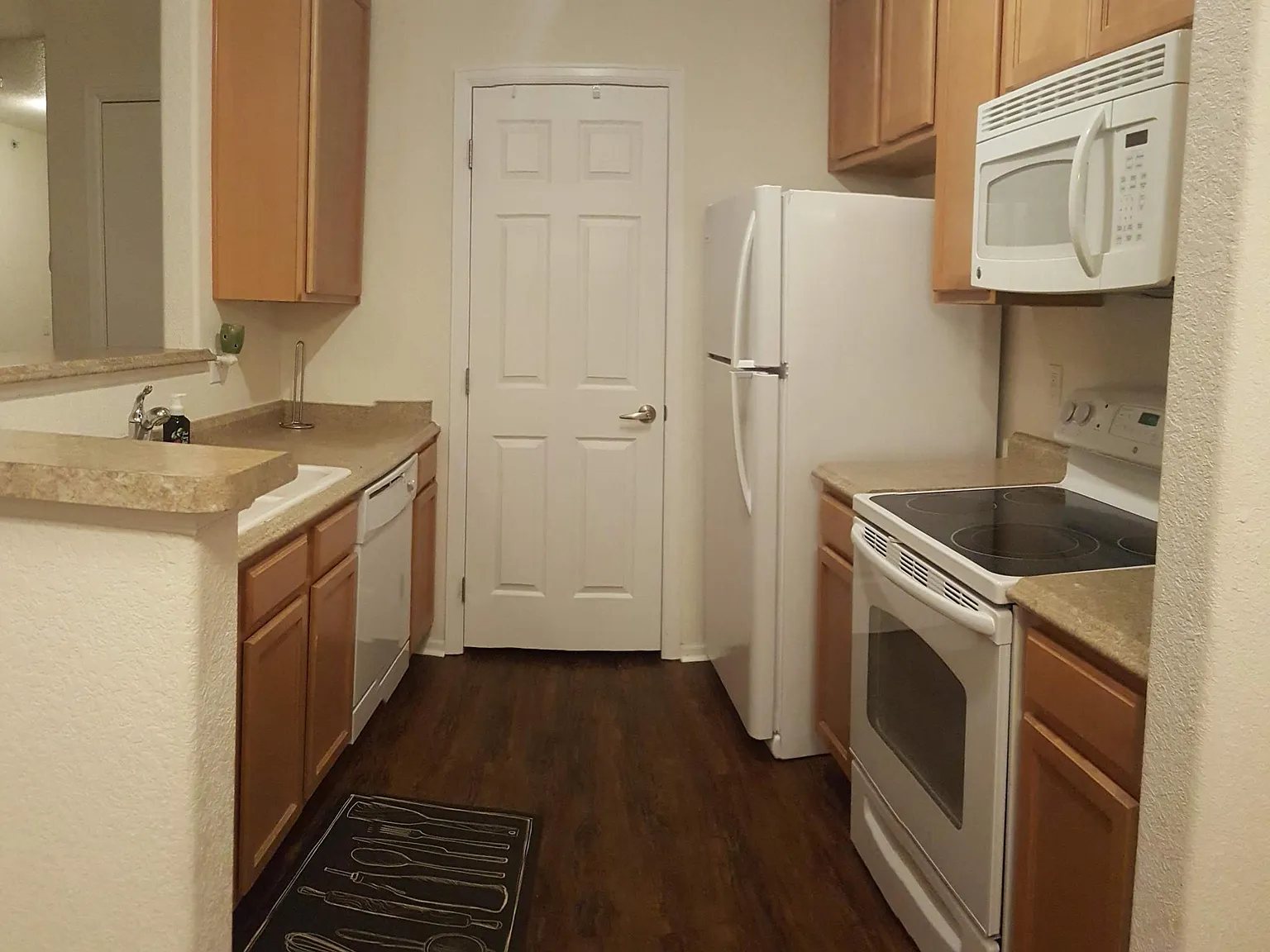 2 bed, 1037 sqft, $1,800 — Photo 3