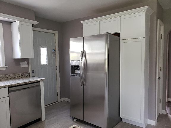 3rd image of 7908 Elm Ave