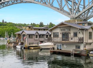905 N Northlake Way, Seattle, WA 98103