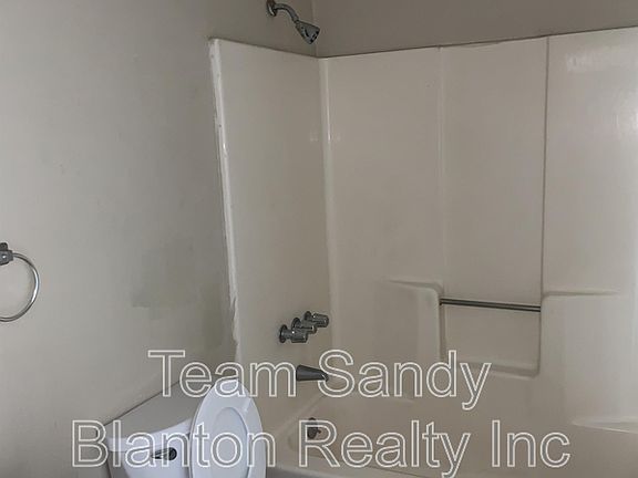 3rd image of 6823 Tiki Ln APT 3