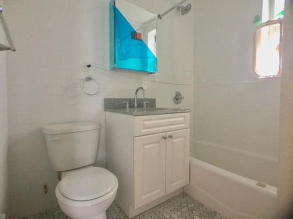 5th image of 3555 Oxford Ave APT 3G