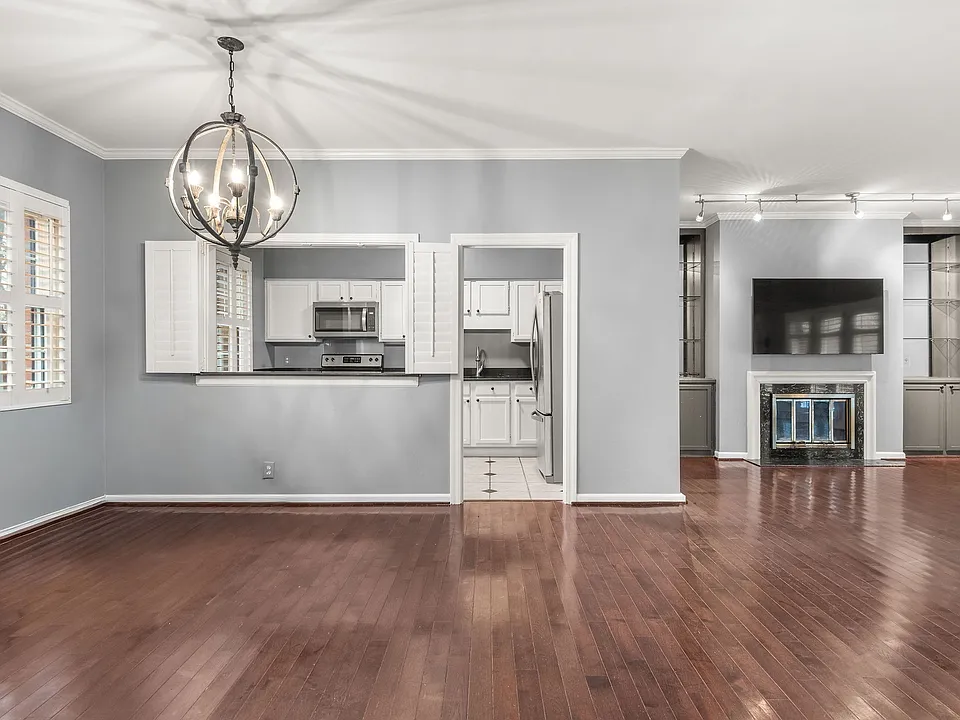 201 Westchase Dr