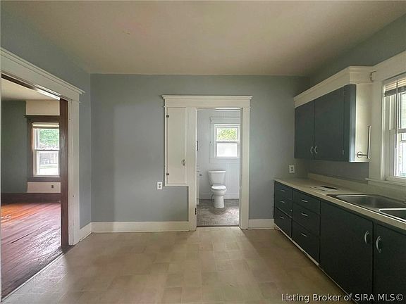 4th image of 604 W Bristol Street
