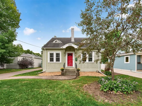 2304 6th St, White Bear Lake, MN 55110