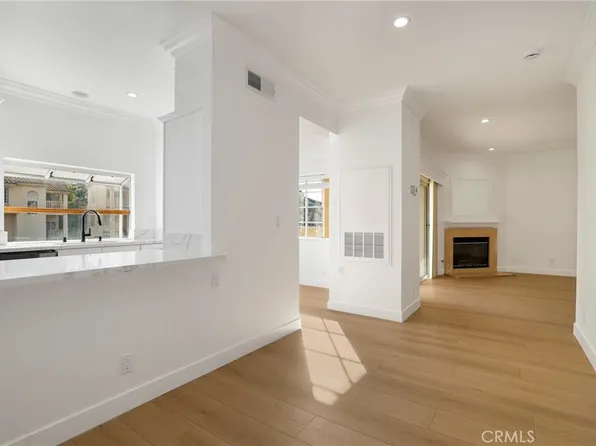 5799 Freebird Ln Unit 102, Oak Park, CA 91377