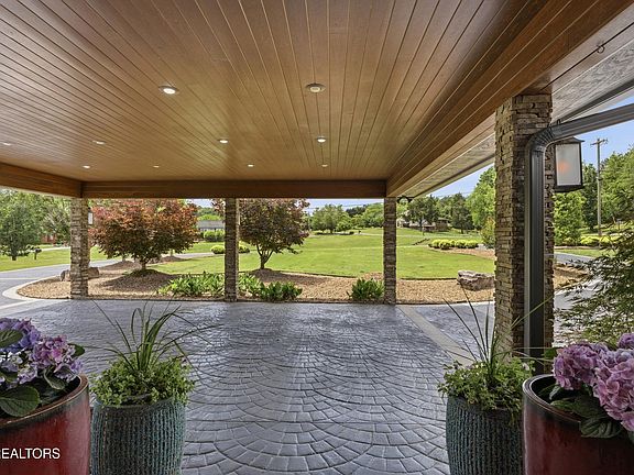 9th image of 401 Gholdston Dr