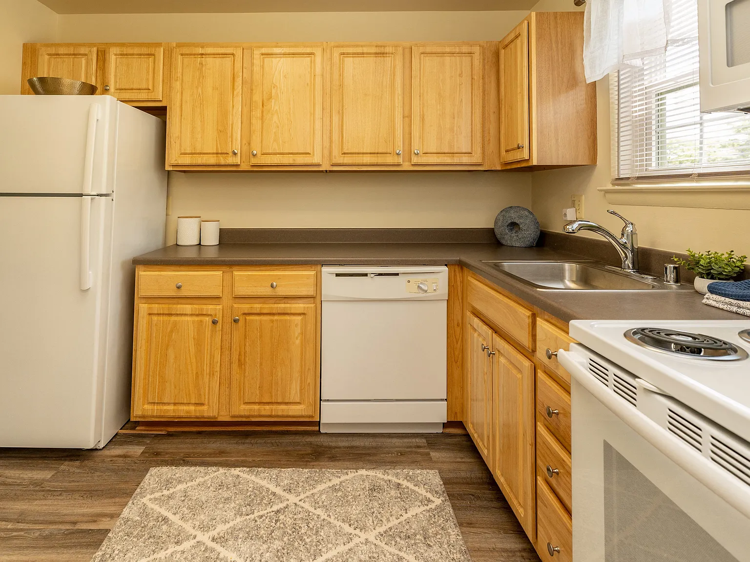 Seven Oaks Townhomes — Photo 4