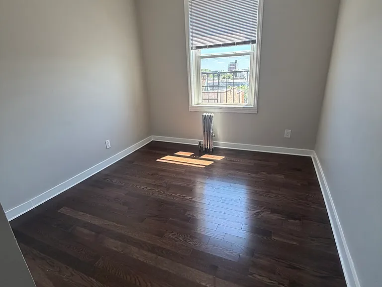 9 Bentley Ave #15D — Photo 5