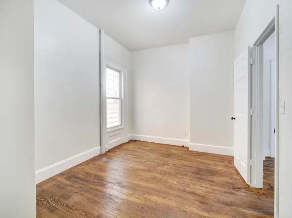 31 Lexington Avenue image 4 of 17