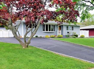 31 Copperbeech Rd, Saint James, NY 11780