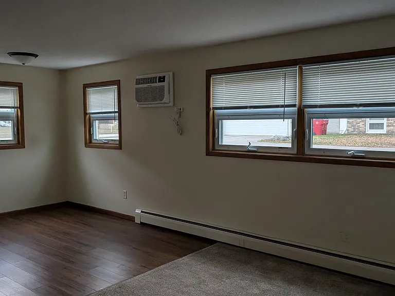1518 10th Ave SE #2 — Photo 3